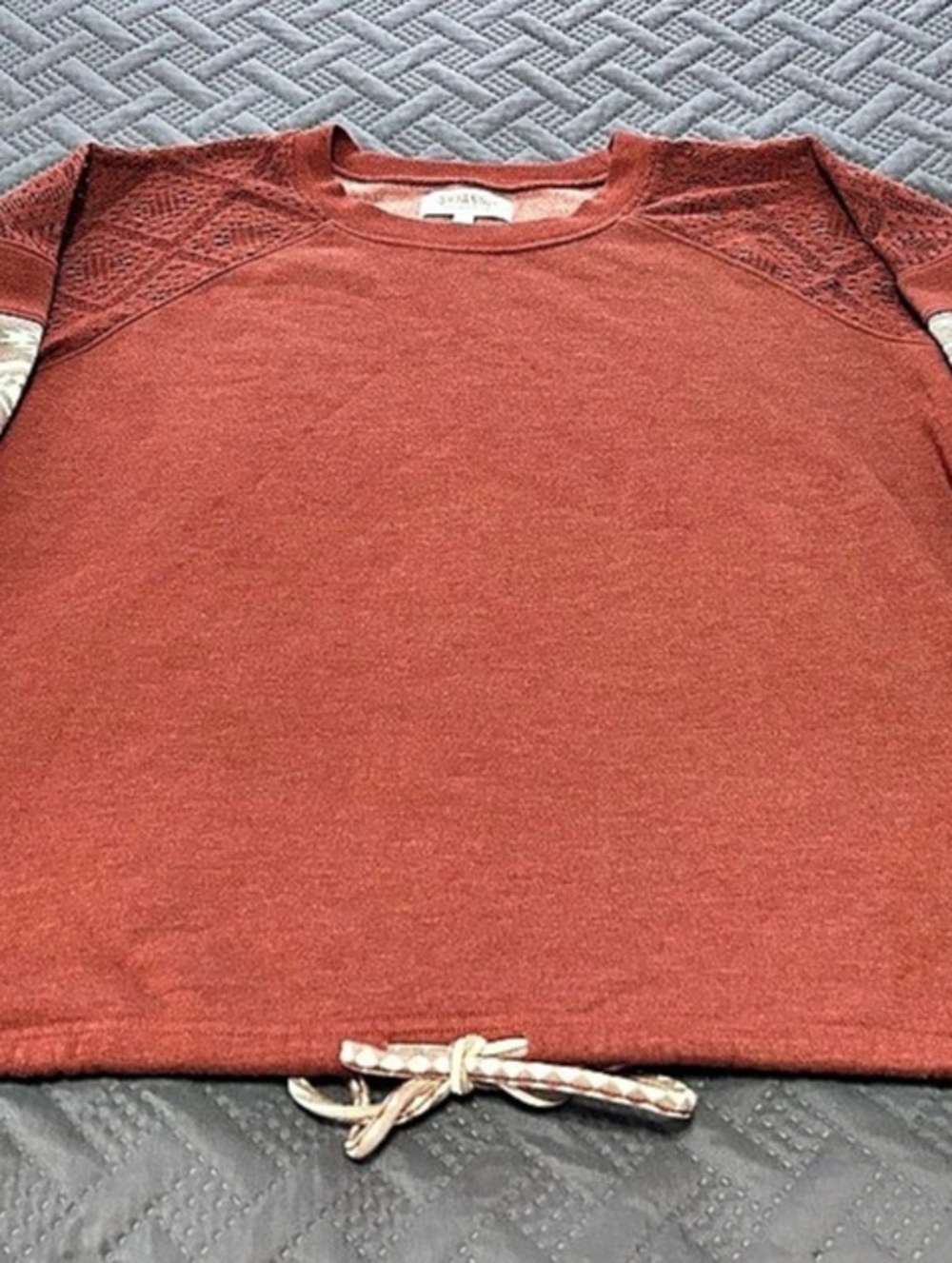 Shyanne Geometric Pullover in Red & White XL Like New